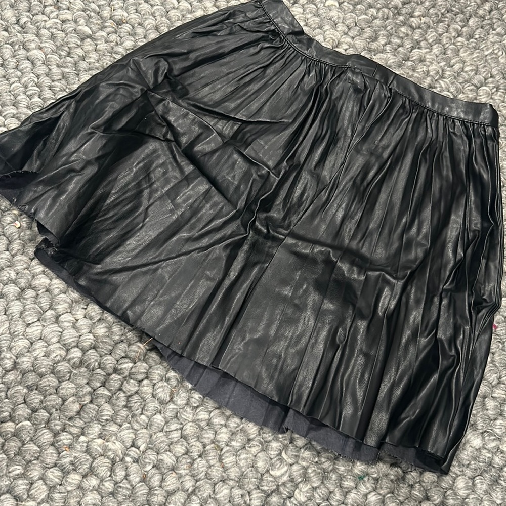 NWT LF Kiwi‎ Tucker Textured Leather Pleated Mini Skirt